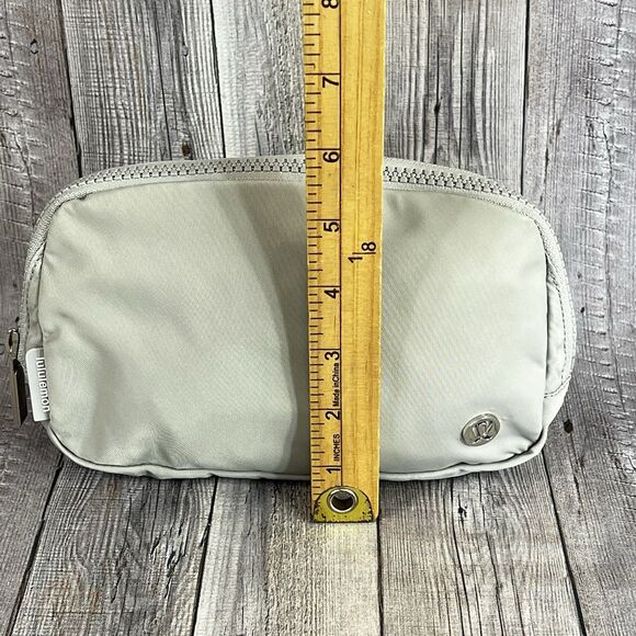 Lululemon Everywhere Womens Belt Bag Gray - Picture 8 of 10